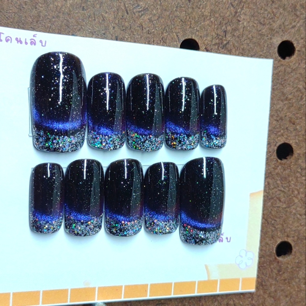 Press on nails - Picture 1 of 2
